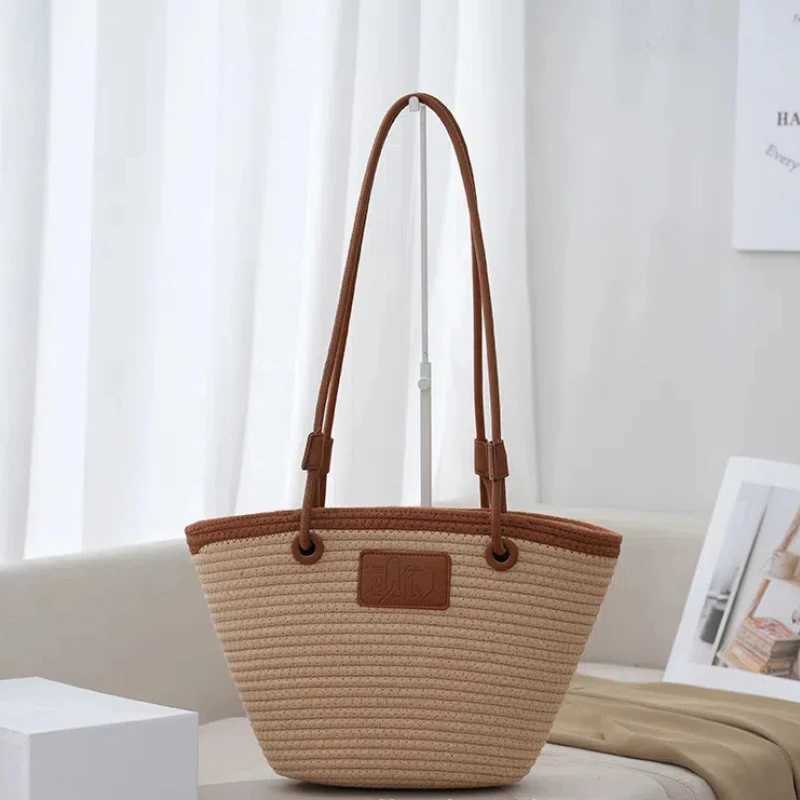New Minimalist Woven Bag Portable Tote Bag Classic Woven Bag Reliable Womens Handbag Elegant Woven Handbag Womens Beach Bag XJ250605