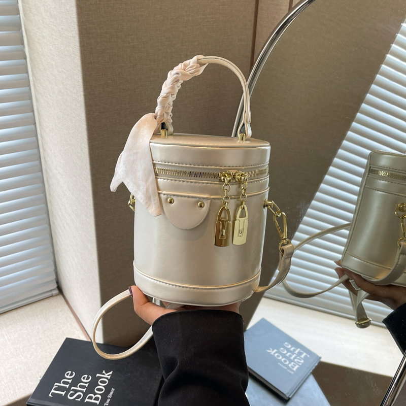 Free Shipping Designer Bag Small Women's 2025 Spring New Hand-held Cylindrical Bag Fashionable And Versatile Texture Crossbody Bag