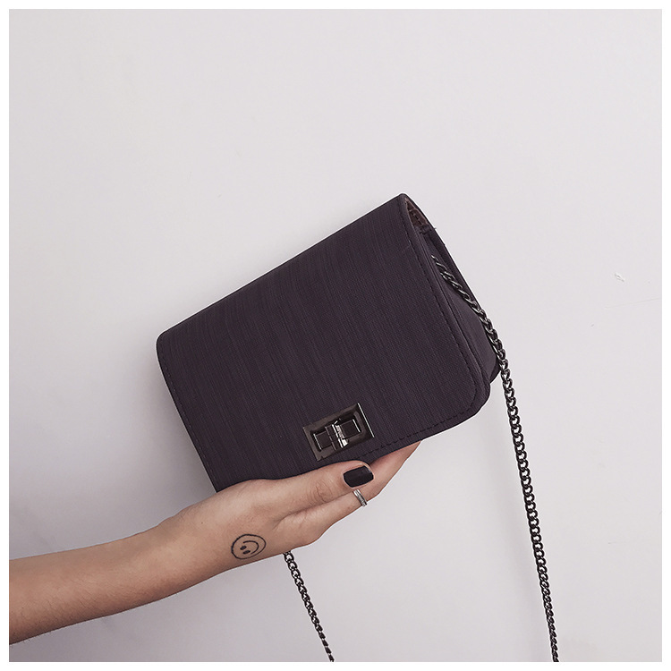 Top brand high-quality new free designer bag retro chain bag 2025 new texture solid color lock simple elegant shoulder bag new free designer bag