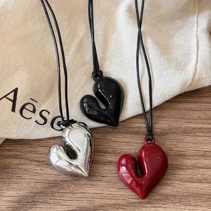 LATS Red Heart Pendant Necklace Vintage 80s Aesthetic Love Inspired Choker New Fashion Romantic Heart Necklace for Women XJ250604