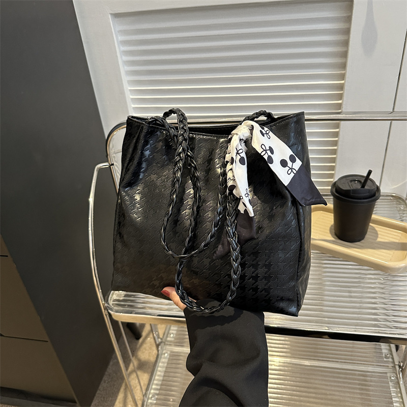 designer 2025 Summer New Fashion Silk Scarf Handbag Shoulder Large Capacity Tote Bag Women's Bag Supports Wholesale and Mixed Orders