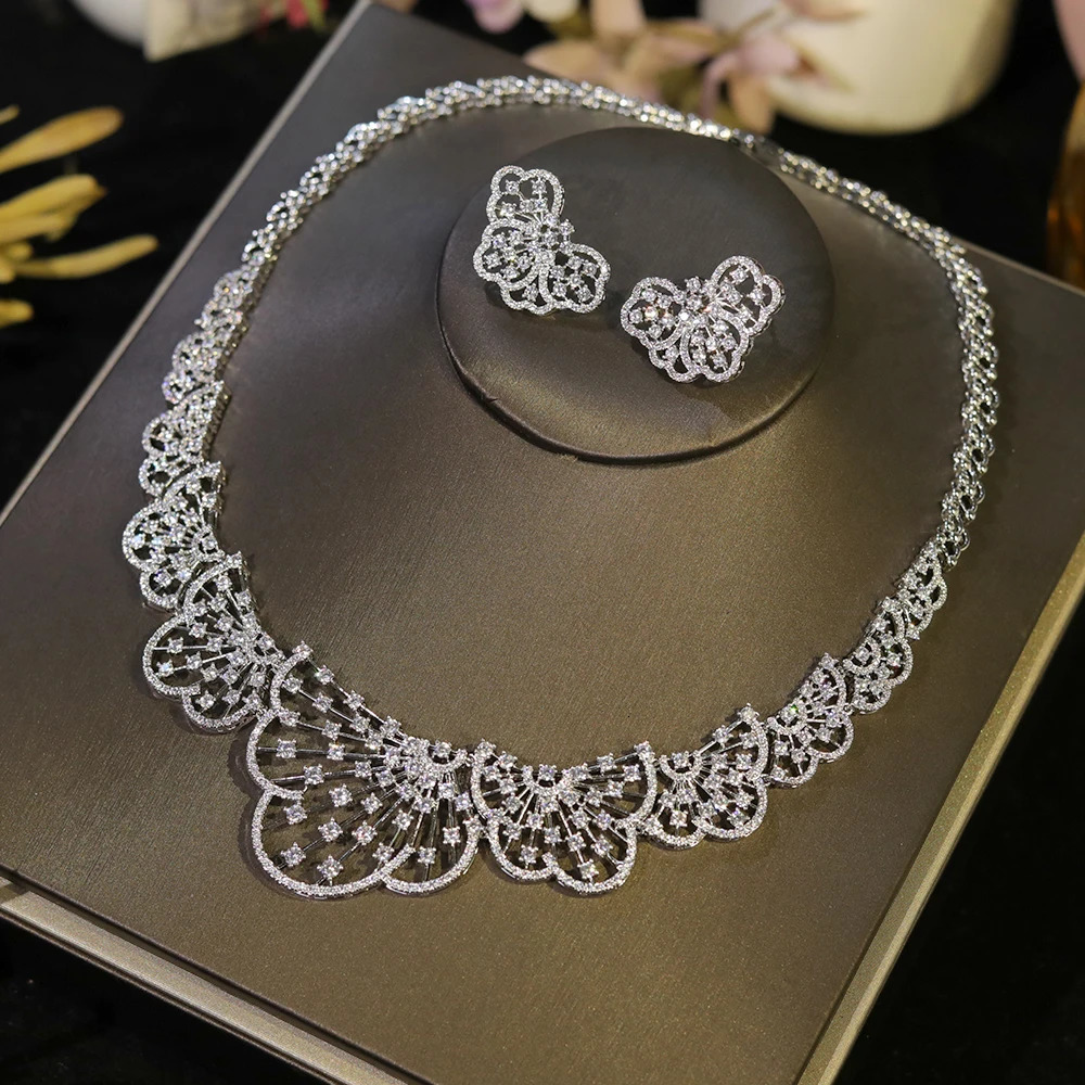 Graceful 2Pcs White CZ Zircon Necklace Set Brides High Quality Fine Jewelry Women Wedding Engagement Accessory 250530