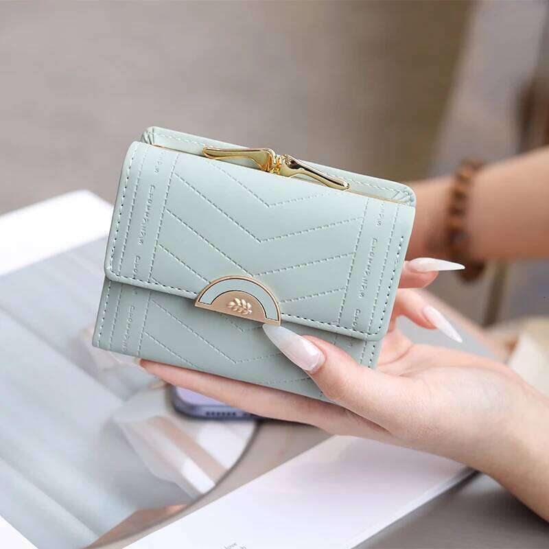 Autumn and winter new women's short wallet Korean PU high texture iron frame dia lattice small square bag simple everything