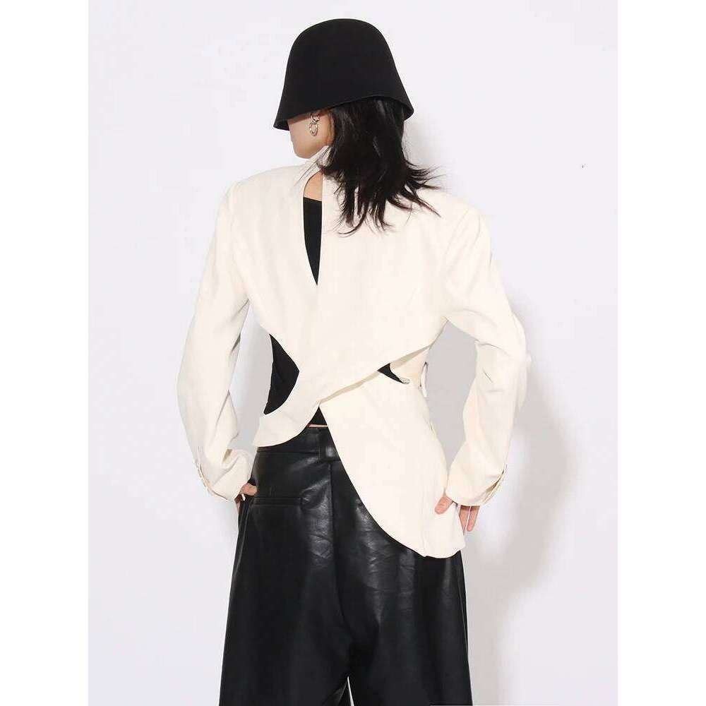 Coats Designer Women TWOTWINSTYLE Solid Designer Hollow Out Blazer For Women Notched Collar Long Sleeve Patchwork Button Elegant Blazers Female New De