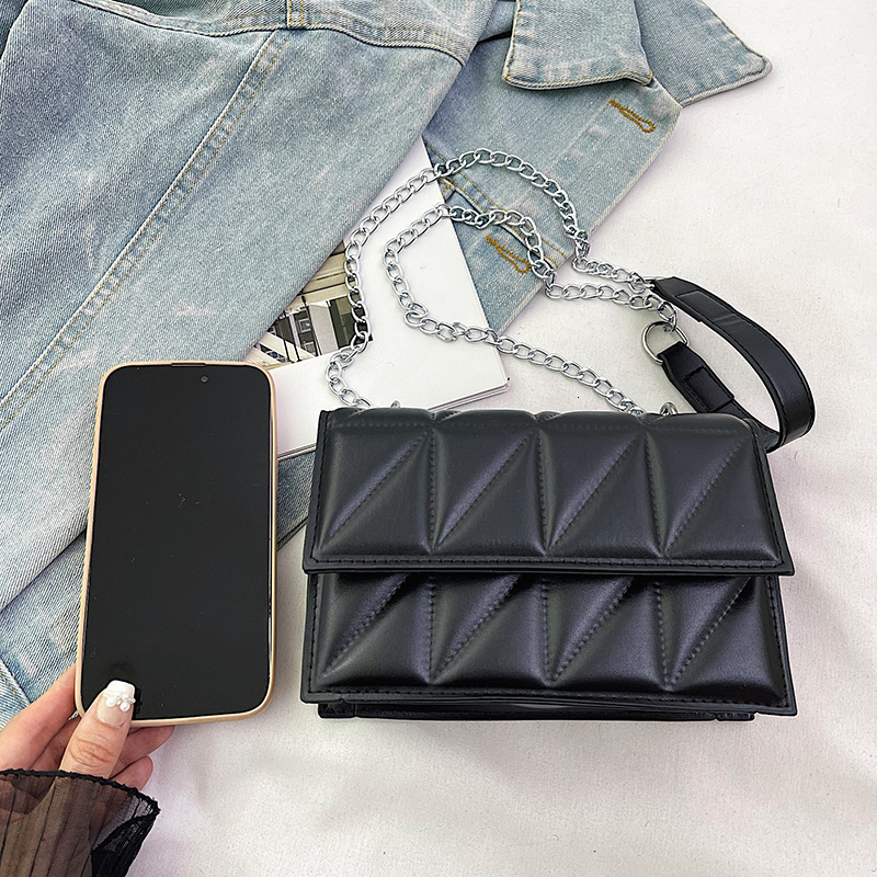 Top brand high-quality new free designer bag 2025 new trend Korean fashion quilted chain embroidered mini diagonal shoulder bag new free designer bag