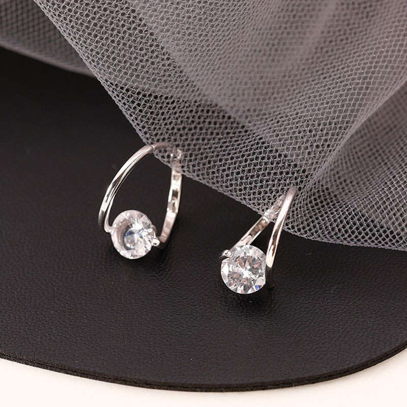 DHCollections Sterling Sier Zircon Niche Cuffs Minimalist Style High-end Korean Earrings Autumn Ins Fashion Ear Jewelry