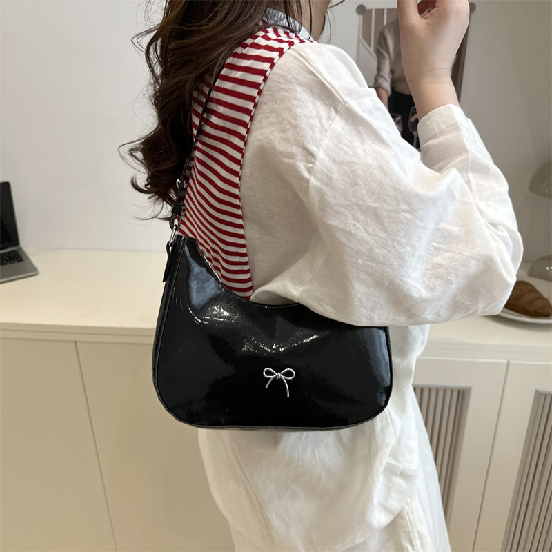 designer Textured Trendy Niche Design Personality Crescent Bag 2025 Spring New Fashionable Women's Simple Shoulder Bag