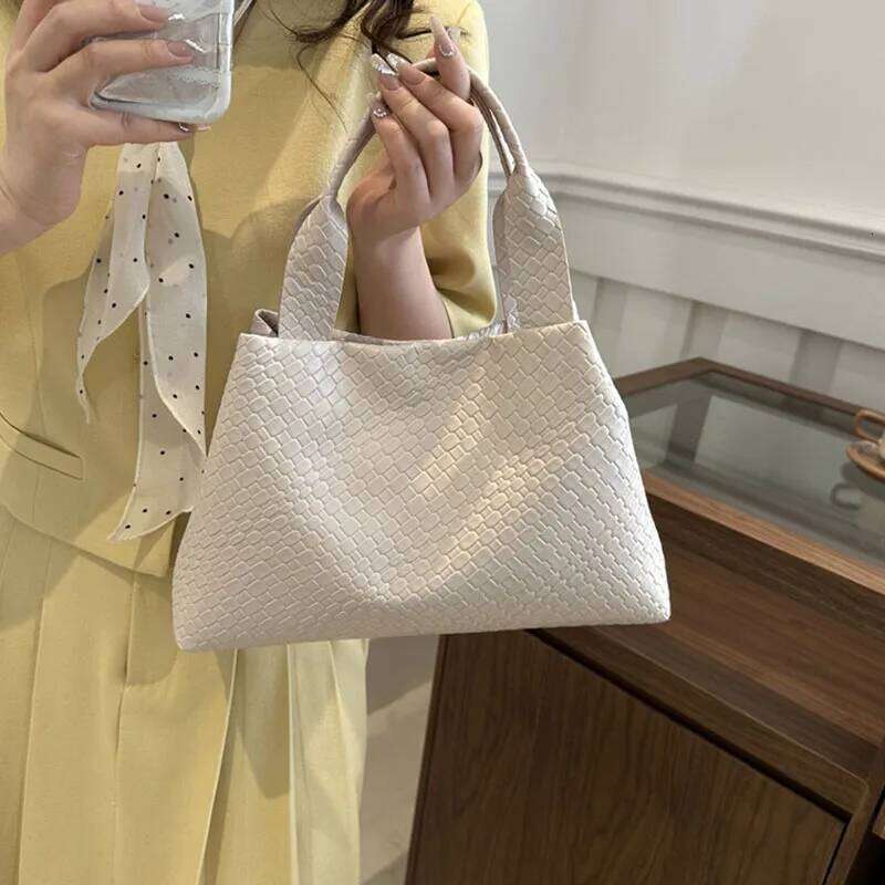 Large Capacity Bucket Fashion Women S Woven Pattern Handbag Retro Tote Commuting Bag