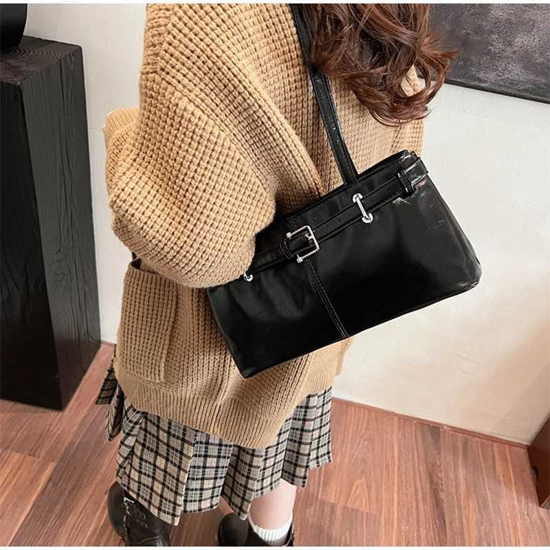 Simple Fi Womens Shoulder Bag New Brand Belt Buckle Design Brown Exquisite Underarm Bag Versatile Commuting Underarm Purse XJ250605
