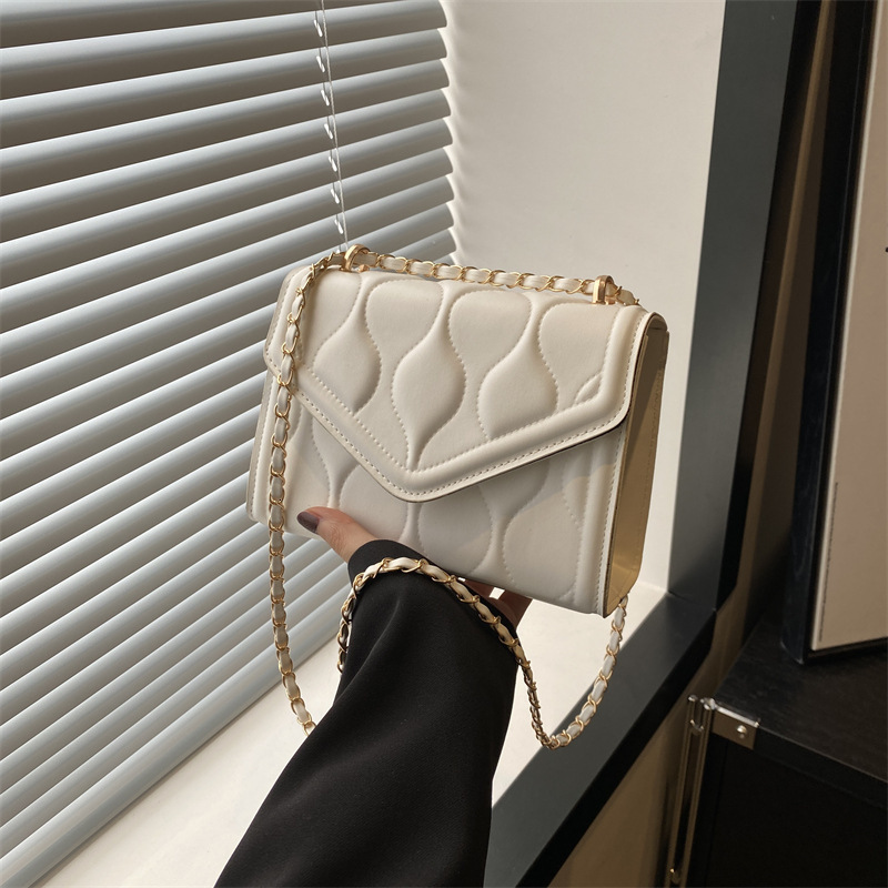 High quality brand new high-quality free designer bag fashionable solid color chain shoulder bag casual simple and elegant retro crossbody bag new fre