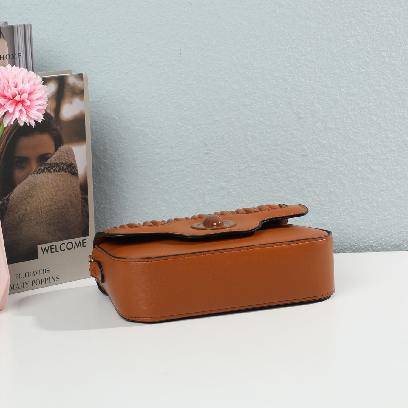 Top brand high-quality new free designer bag textured single shoulder handbag fashionable 2025 new oblique pleated small style free designer bag