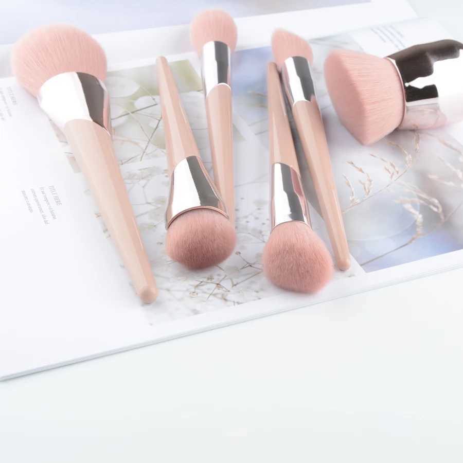 1 piece Pink Dayable Face Kabuki Brush Powder Contour Angled Sculpting Makeup Brush Foundation Ber Synthetic Hair PortableW250605