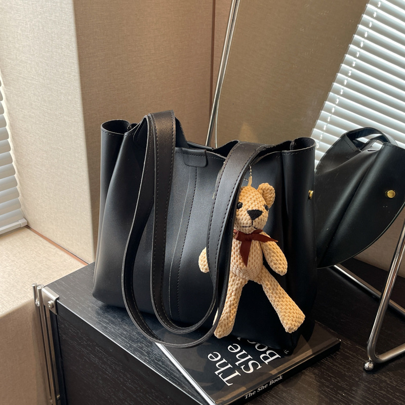 Large capacity handbag, new fashionable shoulder bag, multifunctional commuting handbag, designer women's crossbody bag