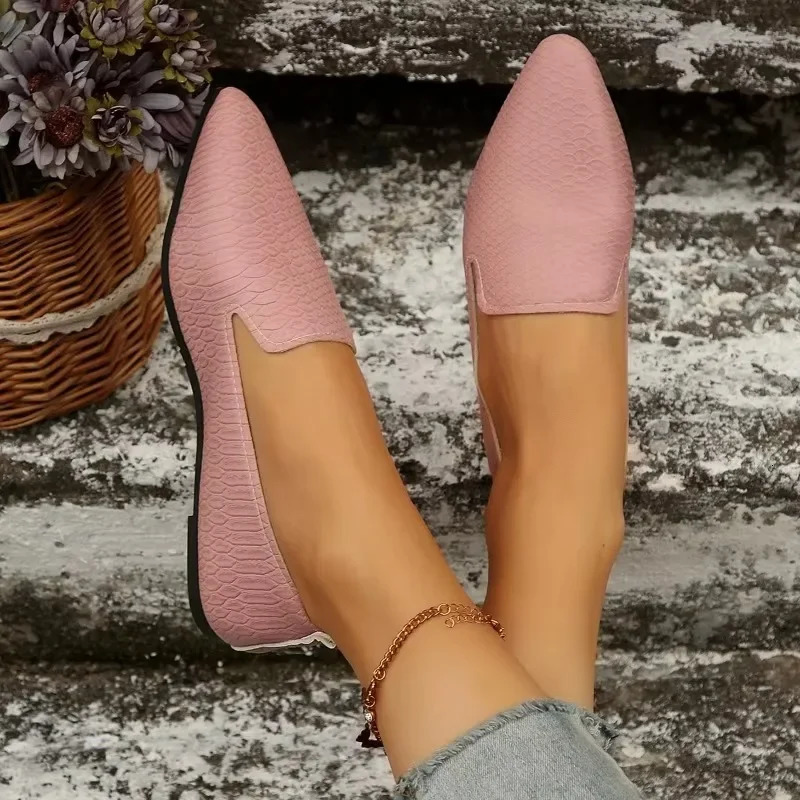 Vintage leather pointed flat shoes 2025 womens large soft sole comfortable spring and summer slip-on casual small leather shoes 250603