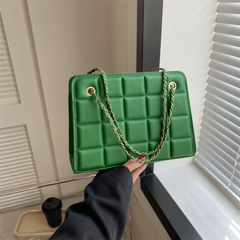 Top brand high-quality new free designer bag 2025 new chain plaid bag small diamond embroidery fashionable retro texture crossbody bag brand new free 
