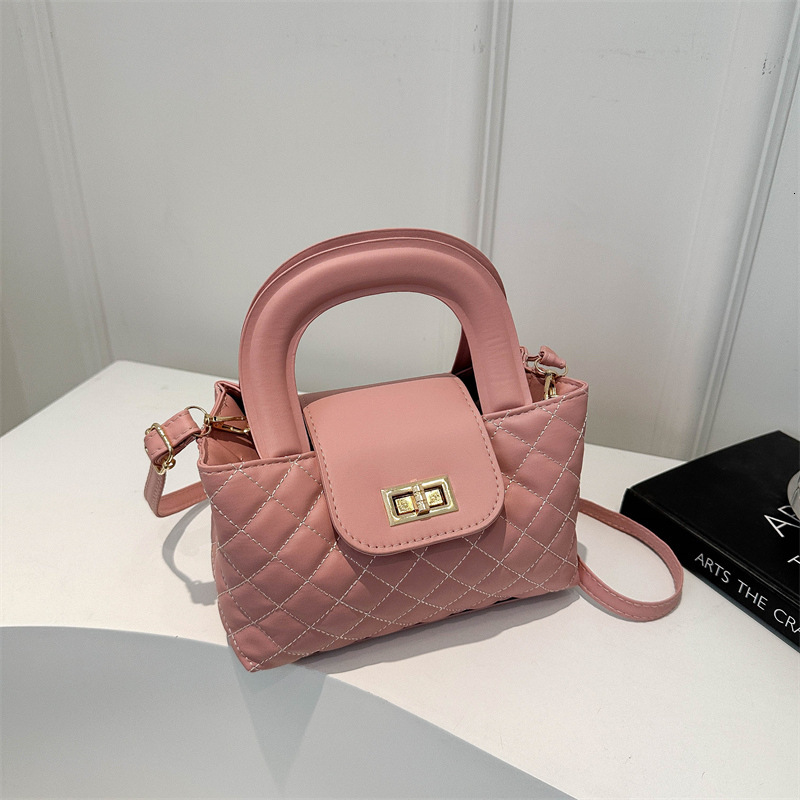 High quality brand new high-quality free designer bag French niche design quilted bag new fashionable handbag commuting shoulder bag new free designer