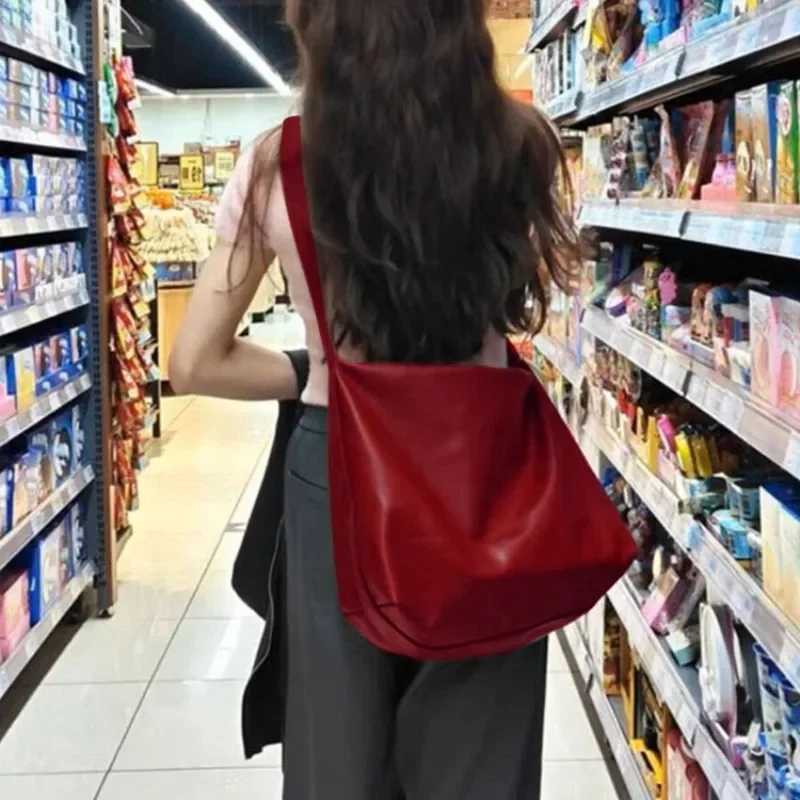 I Vintage Red Womens Shoulder Bag Simple Casual 2024 New Fi Solid Color Tote Bag Large Capacity Advanced Crossbody Bag XJ250605