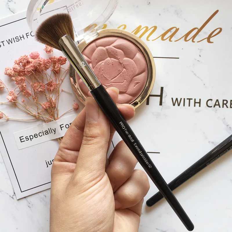 Pro Fan Makeup brushes S #62 Highlighter Bronzer Sculpting detail Face Powder Contour Make-up brushes cosmetic tools W250605