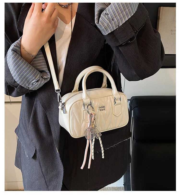 Famous Brand Luxury Portable Mini Bowling Bags Fem 2025 Spring and Summer Messenger Bag Bost Square Bag Small Purse Handbag B250618