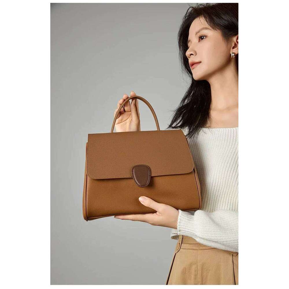 Designer Bags 2025 Women's Large Capacity Genuine Leather Handbag Ladies Retro Cowhide Shoulder Messenger Bag Female Clutch Tote Bags New Luxury 
