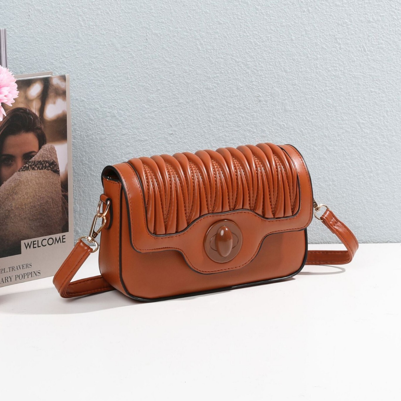 Top brand high-quality new free designer bag textured single shoulder handbag fashionable 2025 new oblique pleated small style free designer bag