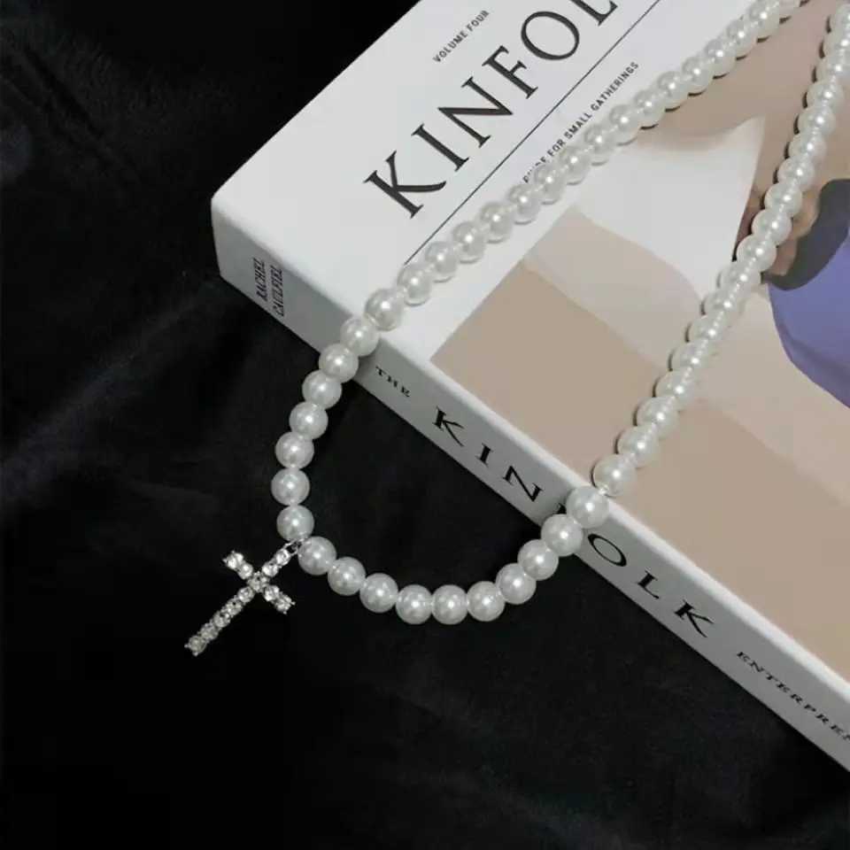 European and American Artificial Pearl Cross Necklace Trend Hip Hop Pendant Retro Clavicle Chain Ladies Couple Pendant Gift XJ250604