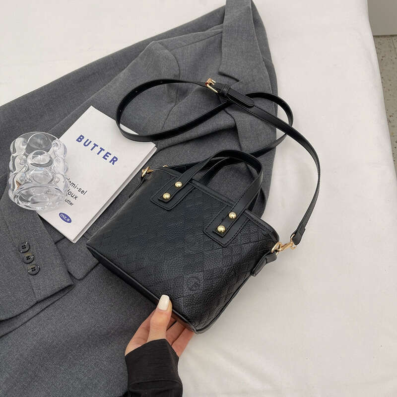 Trendy Small for Women 2023 New Versatile Crossbody Textured Niche Handheld Bucket Bags