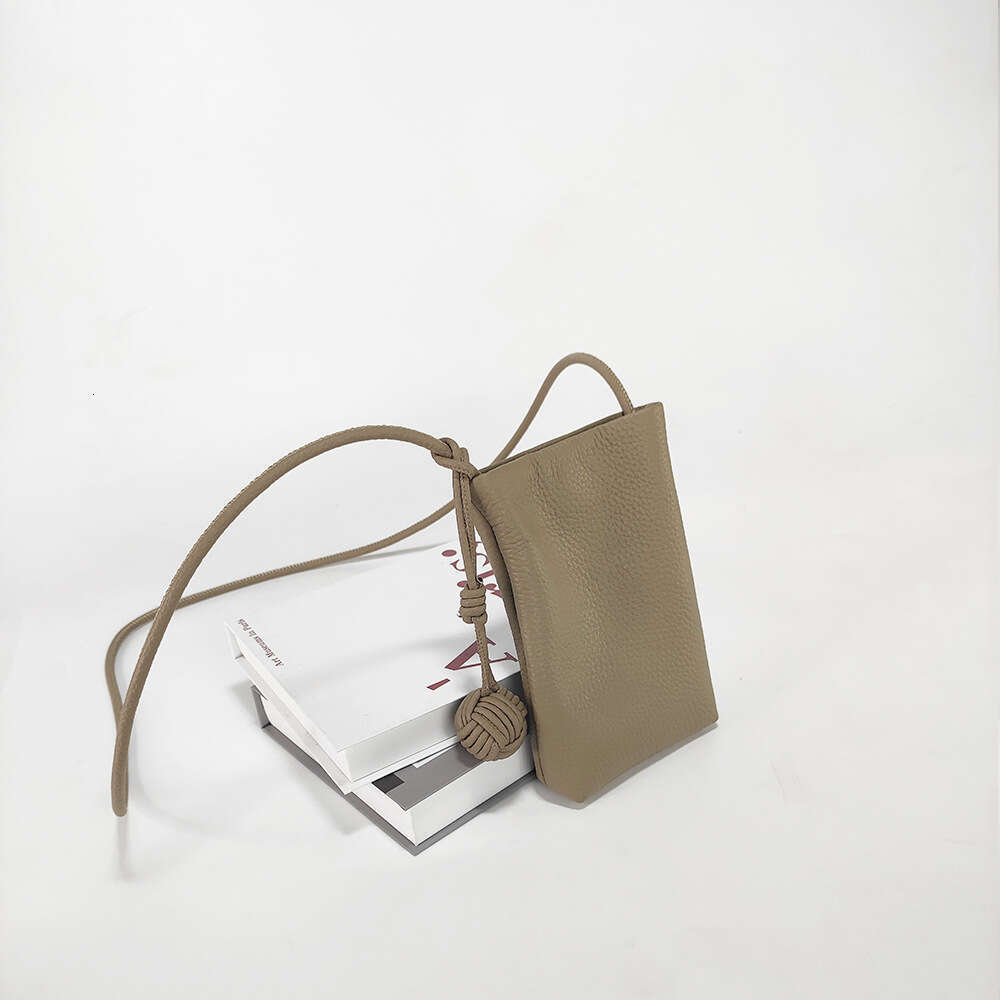 Niche Texture Togo Top Layer Leather Simple Small New Fashion Phone 2025 Korean Style Versatile Crossbody Bag