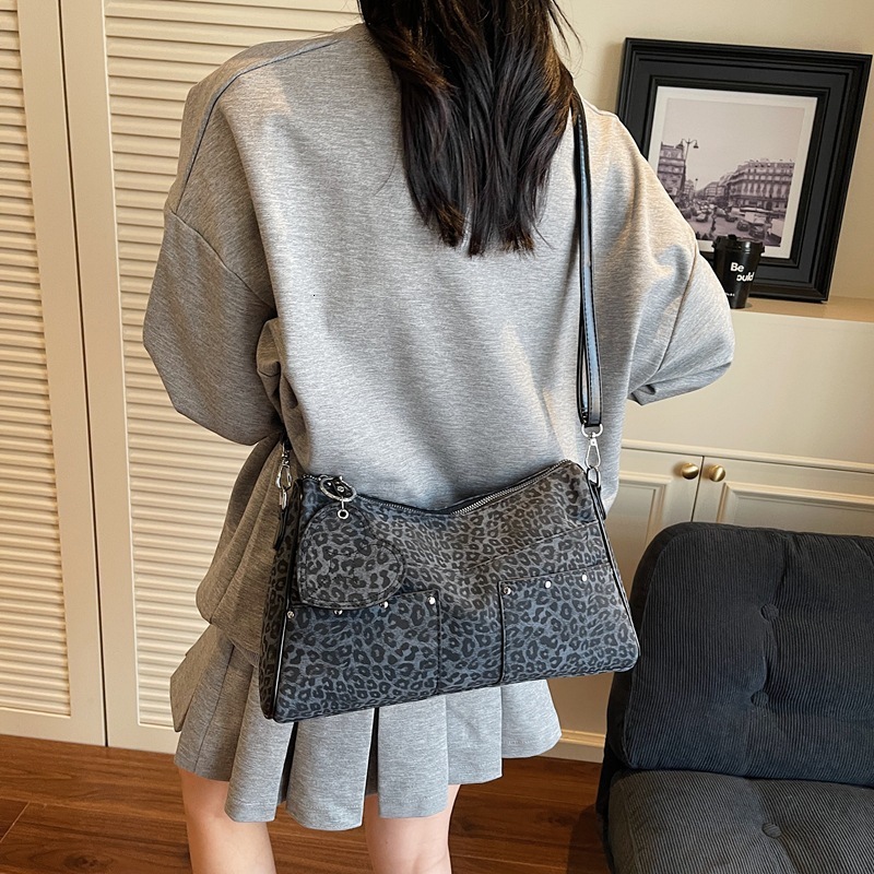 designer 2025 New Large Capacity Retro Soft Leather Motorcycle Bag High-end Casual Multi-pocket Shoulder Crossbody Bag Underarm Bag