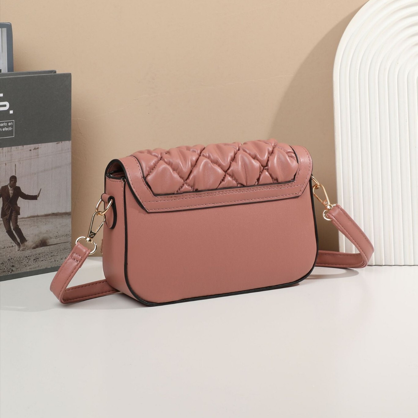 Top brand high-quality new free designer bag high-quality texture 2025 new shoulder bag fashionable multifunctional crossbody bag pleated new free des