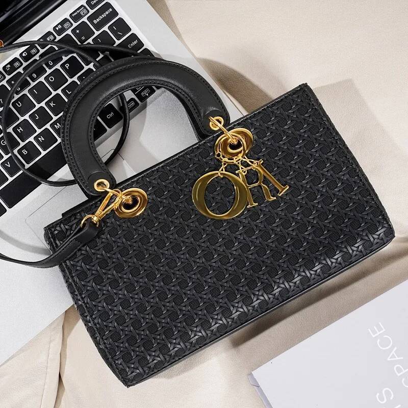 Original Vintage Messenger Bag Crossbody Purse Textured Leather Satchel Women's Minimalist Commuter Tote Solid Color Design