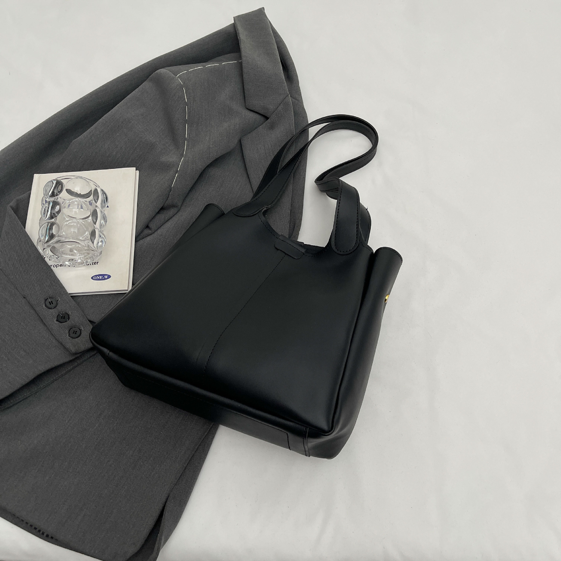 Large capacity handbag, new fashionable shoulder bag, multifunctional commuting handbag, designer women's crossbody bag