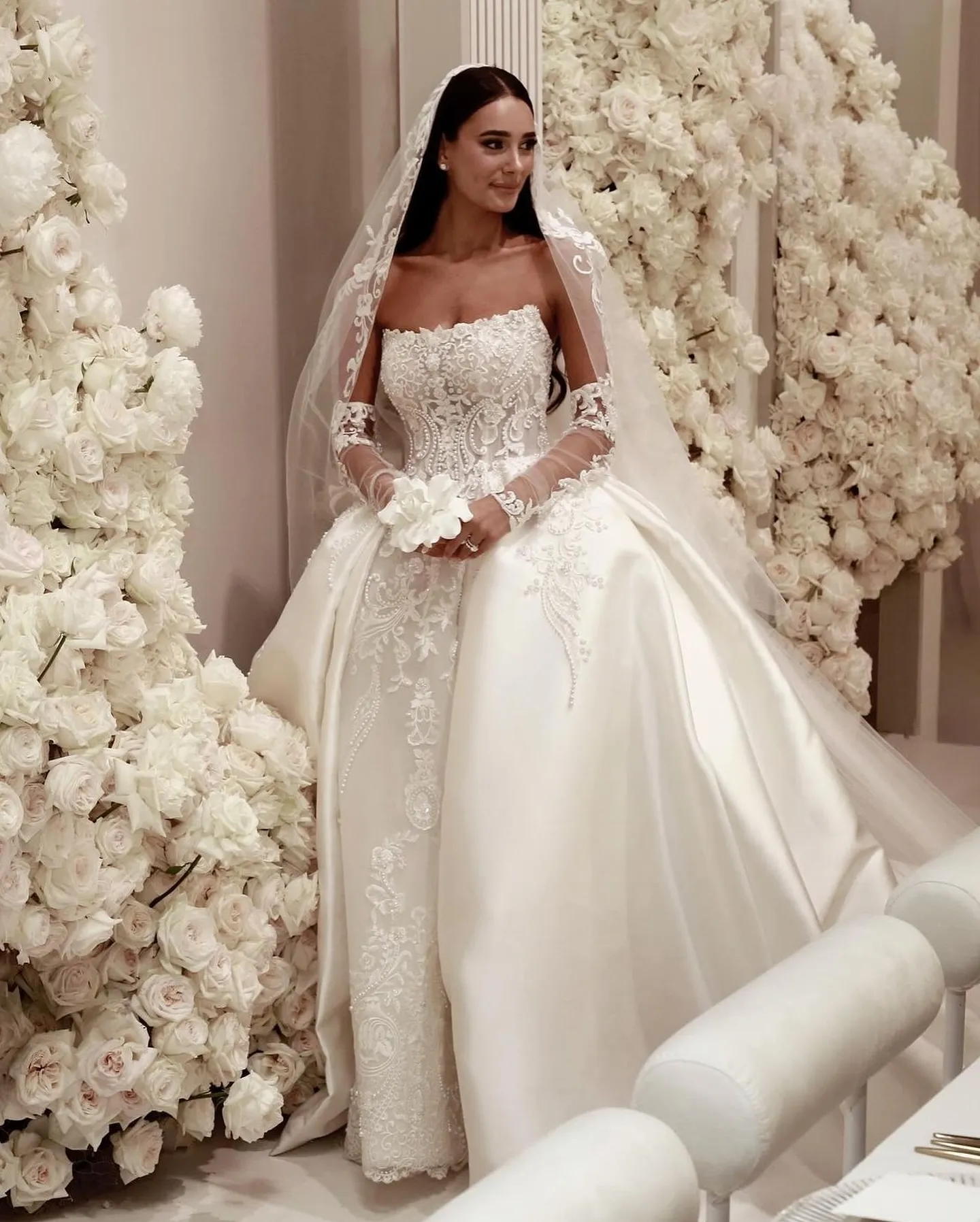 Modest Strapless Wedding Dress Ball Gown Elegant Appliques Lace Bridal Dress Customized Beads Pearls Dubai vestidos de novia