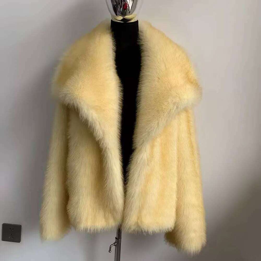 Women's coat with large lapel long sleeved for autumn and winter warmth, women's faux fur jacket good 2025