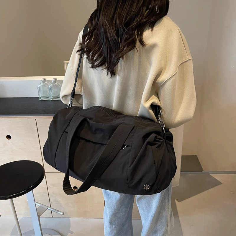 Adjustable Shoulder Strap Messenger Bag Weekender Bag for Men Women Nylon Gym Bag Crossbody Bag for Travel Business Trips Sports 250530