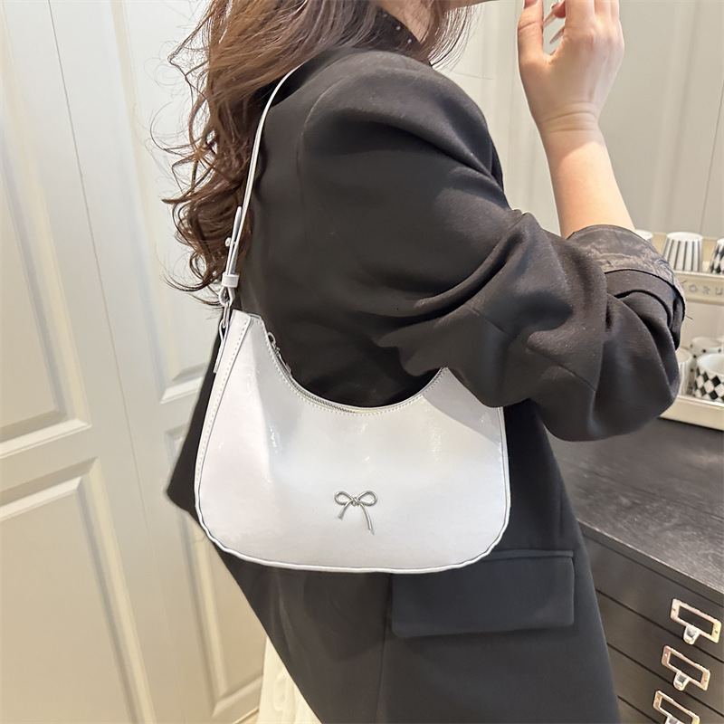 designer Textured Trendy Niche Design Personality Crescent Bag 2025 Spring New Fashionable Women's Simple Shoulder Bag