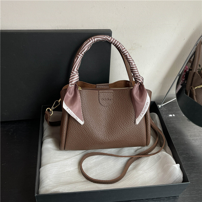 Free Shipping Designer Bag High End Temperament Handbag 2025 New Light Luxury Women's Fashionable And Versatile Single Shoulder Crossbody Bucket 