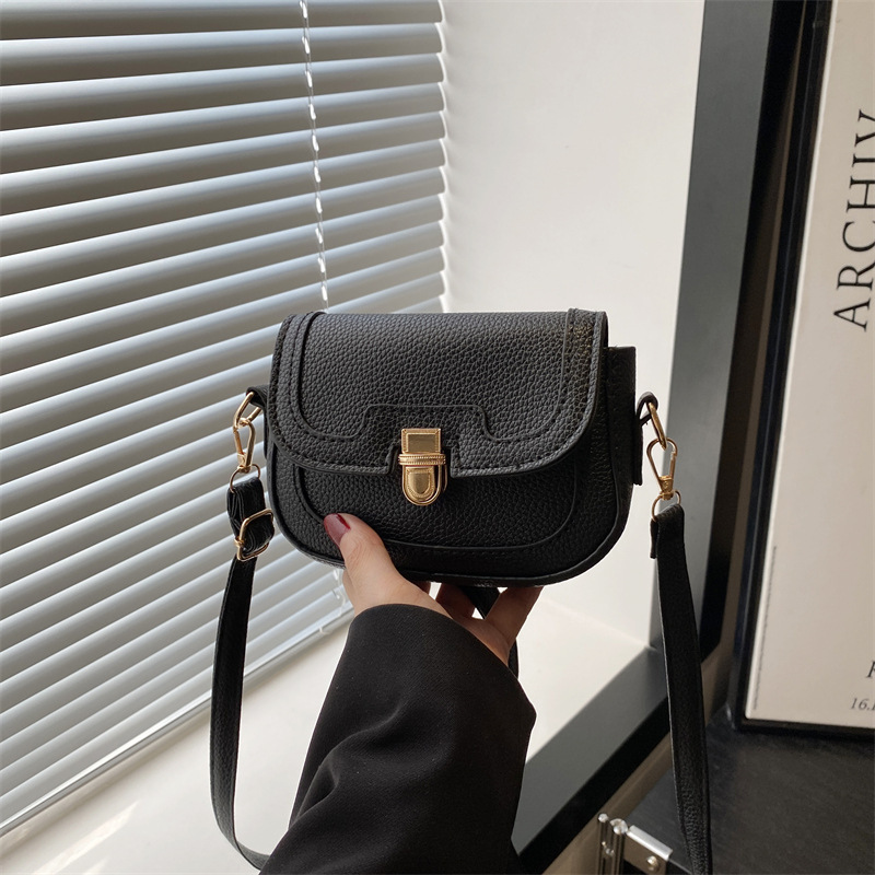 designer Spring Vintage Underarm Shoulder Bag Textured Korean Style Niche Design Women 2025 New Trendy Crossbody Small Square Bag