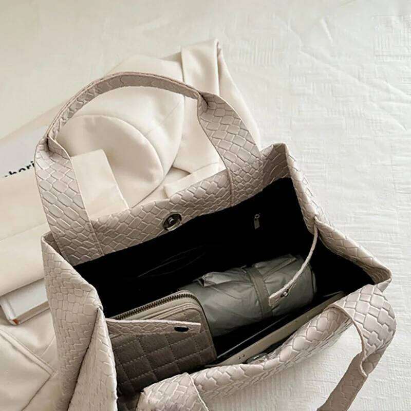 Large Capacity Bucket Fashion Women S Woven Pattern Handbag Retro Tote Commuting Bag