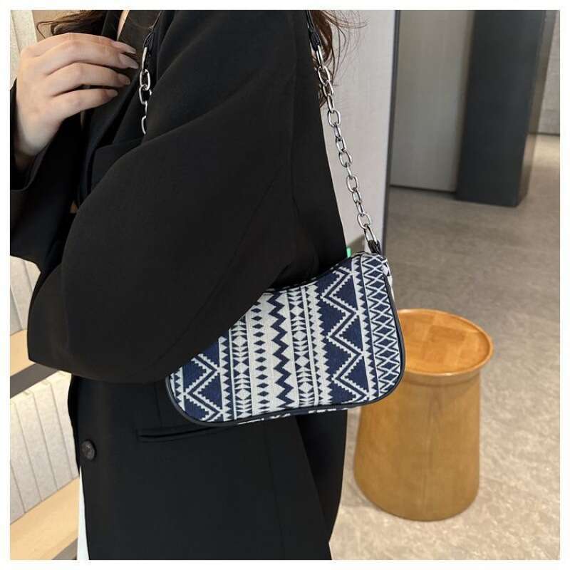 2023 Niche Design New Trendy Women's Embroidered Ethnic Style Chain Fashion Versatile Handbag Shoulder Underarm Bag