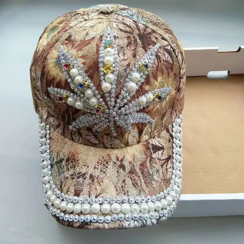 Point Diamond Baseball Hat Mens and Womens Fashion Colorful Diamond Embedding Duck Tongue Hat Outdoor Casual Hat 250603