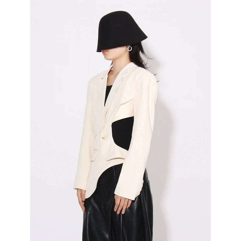 Coats Designer Women TWOTWINSTYLE Solid Designer Hollow Out Blazer For Women Notched Collar Long Sleeve Patchwork Button Elegant Blazers Female New De