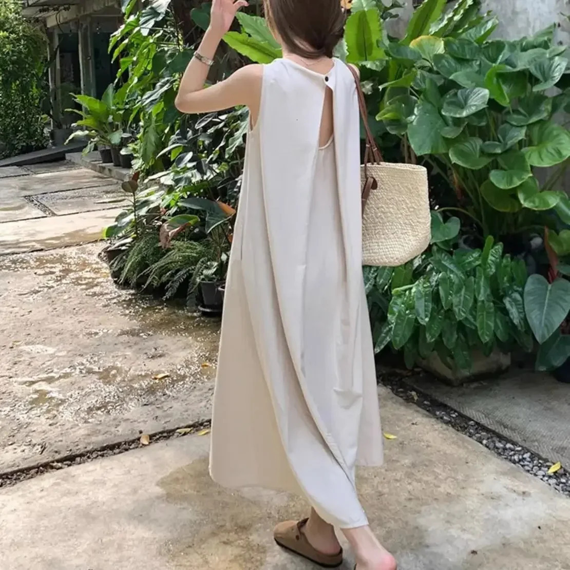 Korean Style Summer Sleeveless Vest Dress Womens French Elegant n Simple Long Round Neck Back Hollow Out One Piece Dress 250604