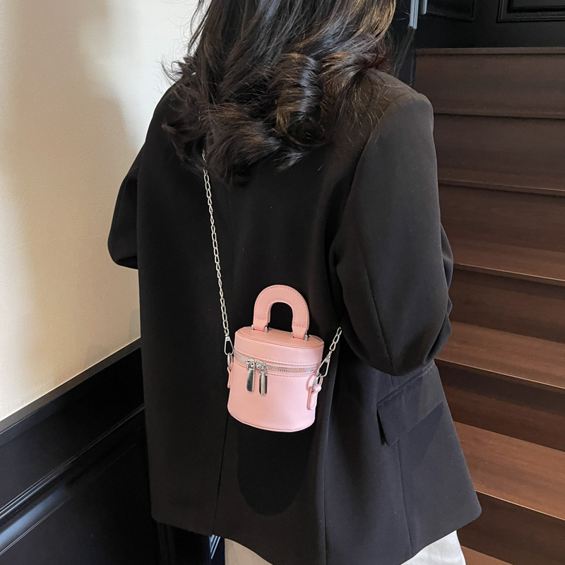 designer Trendy Niche Design Bucket Bag 2025 Spring New Fashion Trend Casual Texture Women's Shoulder Crossbody Bag