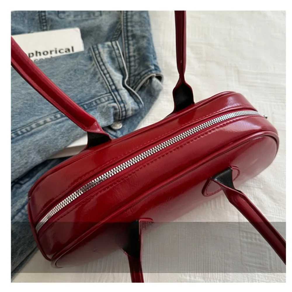 Fi French New Womens Bags Baguette Shoulder Bag Solid Color Premium Texture Simple Temperament Generous Handbag XJ250605