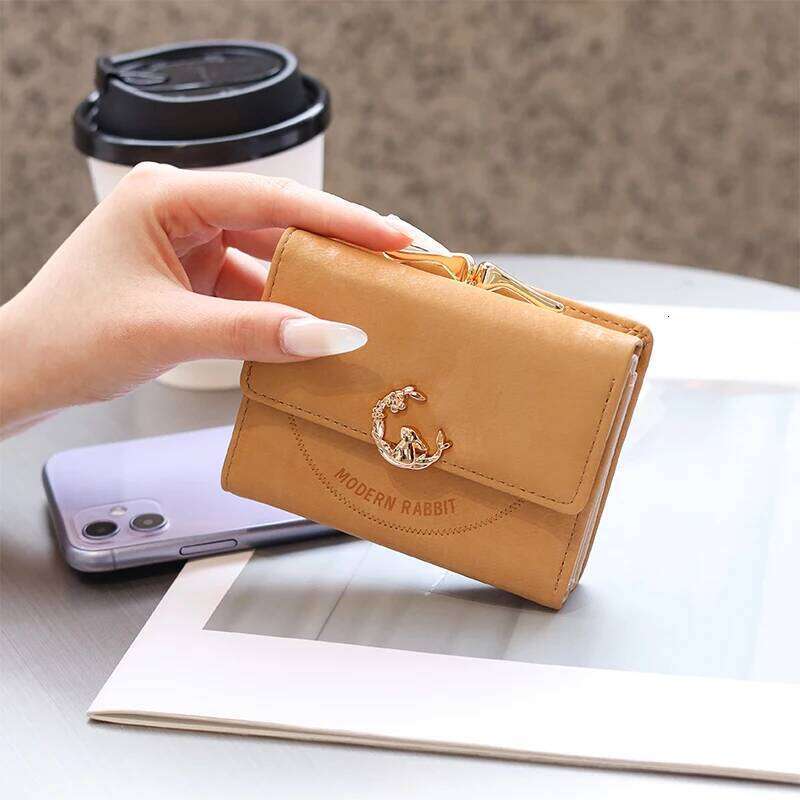 Autumn winter new European and American retro frosted high texture PU soft coin three fold bag multi-card folding can b
