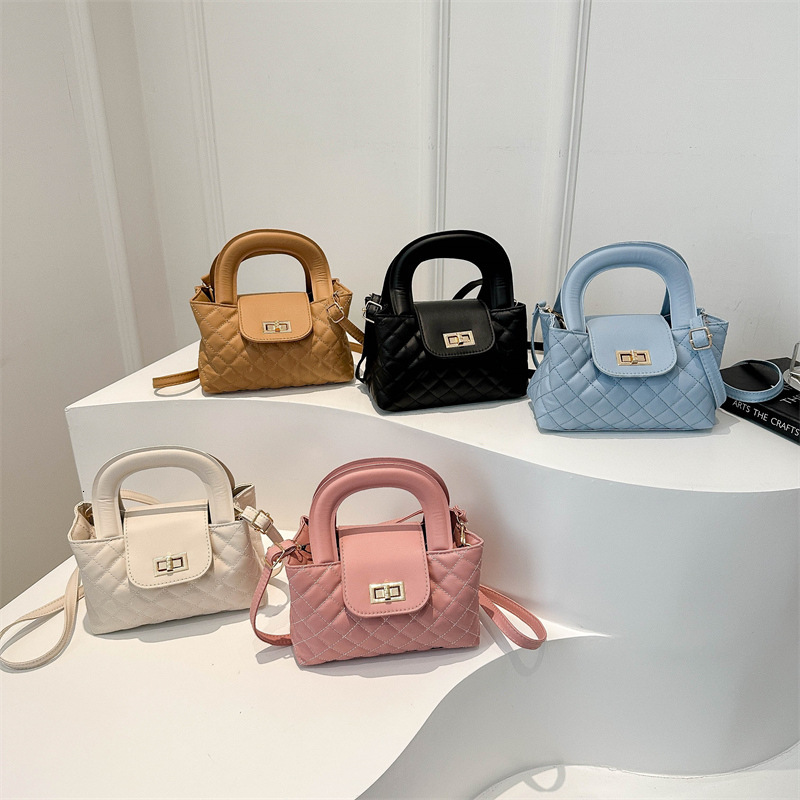 High quality brand new high-quality free designer bag French niche design quilted bag new fashionable handbag commuting shoulder bag new free designer