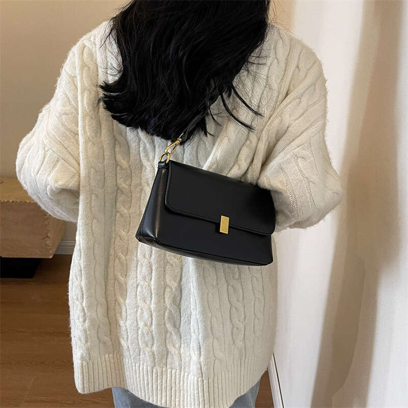 Minimalist Korean Style Small Square for Women 2025 New Trend Spring Summer Large Capacity Commuter Shoulder Crossbody Bag