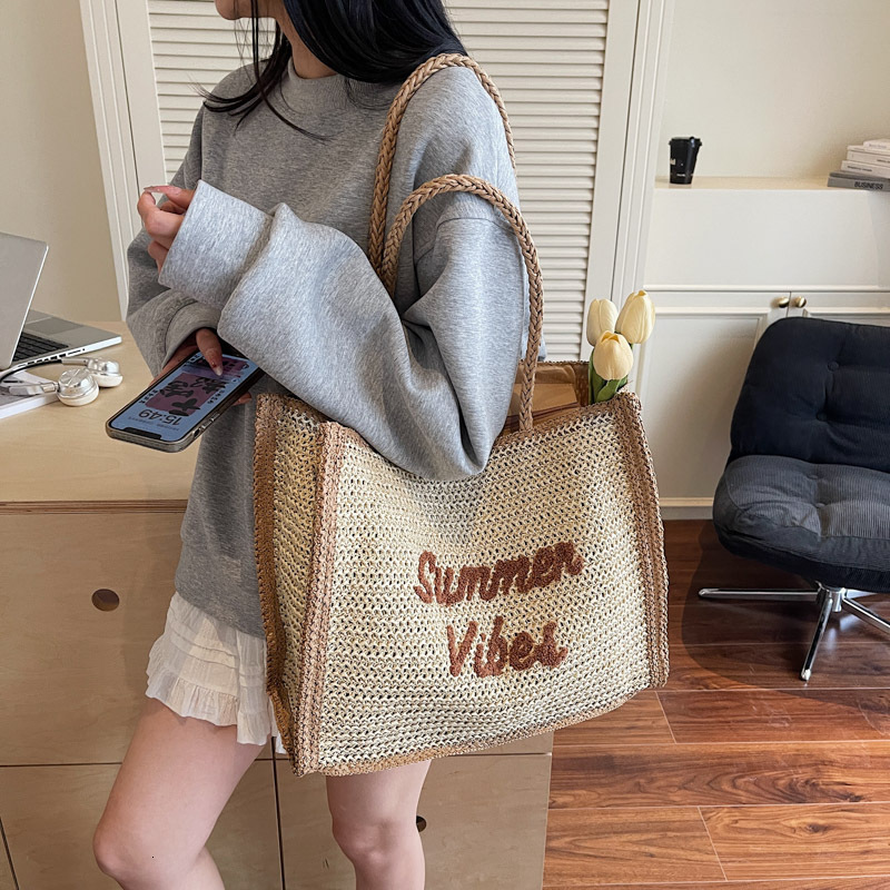 designer Fashion Underarm Straw Bag Fashion Trend Women's Handbag Commuting Travel Versatile Beach Bag Straw Bag