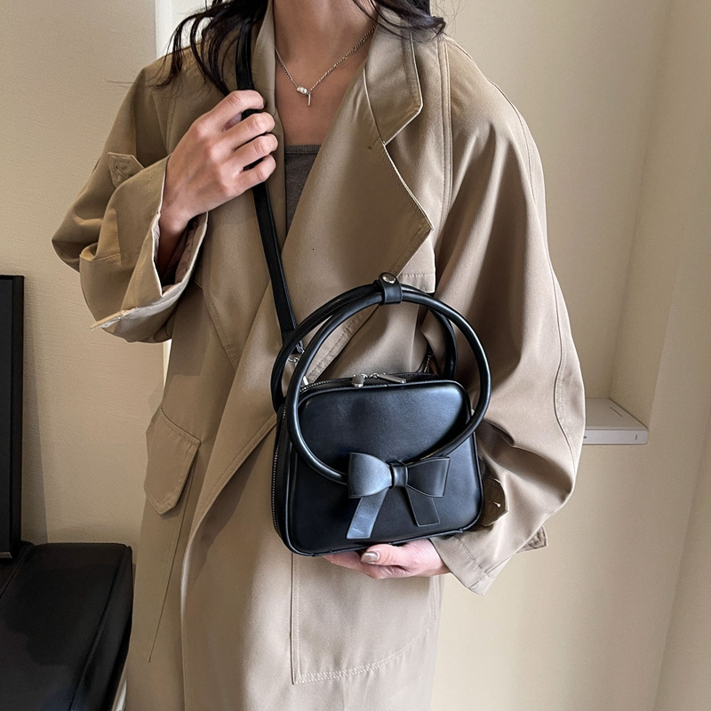 Free Shipping Designer Bag 2025 Spring/summer New Versatile Sweet And Spicy Girl Handheld Butterfly Bow Mobile Crossover Small Bag